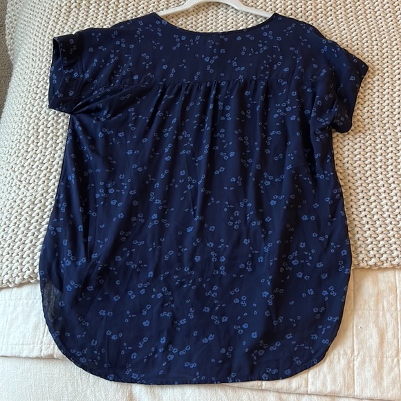 GAP Blouse. Women’s size Small - Picture 3 of 3